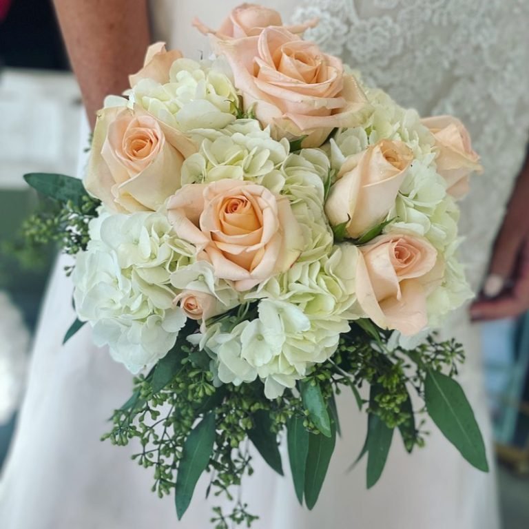 26 Unforgettable Hydrangea Wedding Bouquet Ideas You’ll Want in Every ...