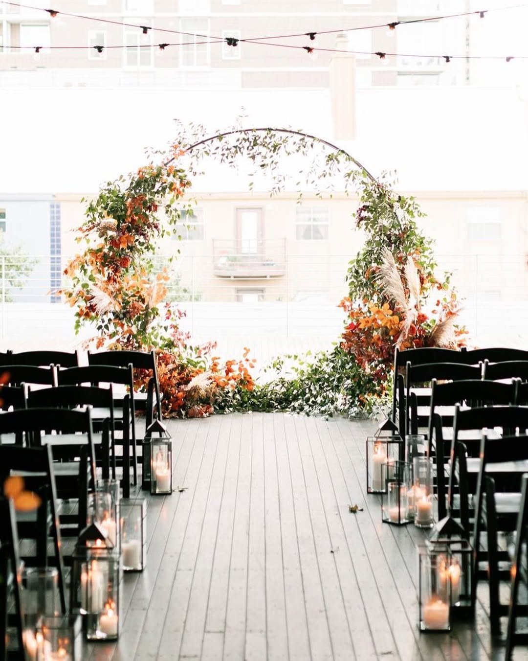 Candlelit Circle Arch