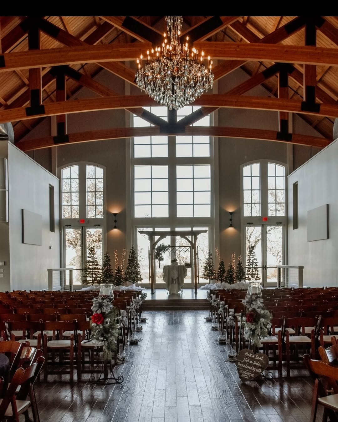 Chandelier Christmas Glow 