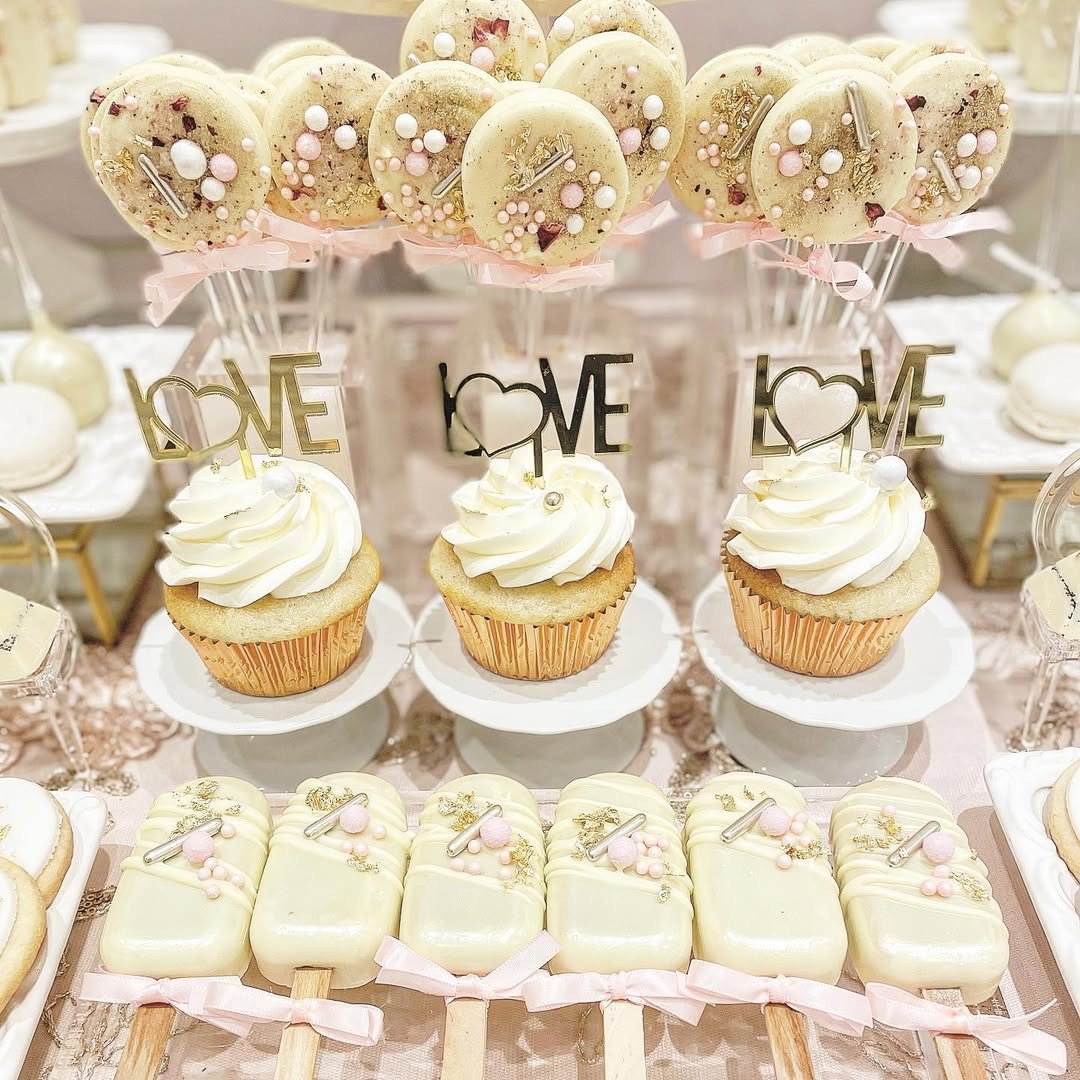 Elegant Dessert Love 