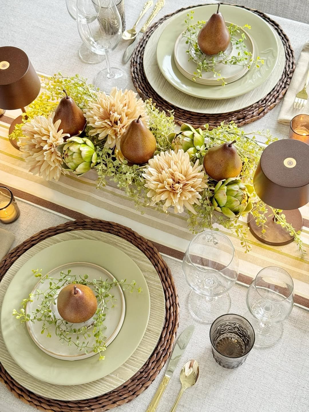  Elegant Pear & Bloom Setting 