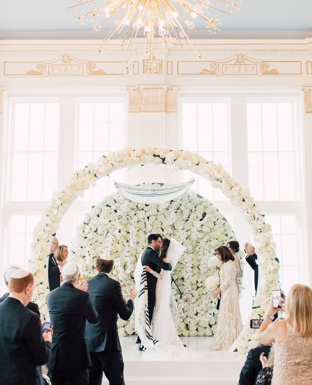 Golden Kiss Ceremony 