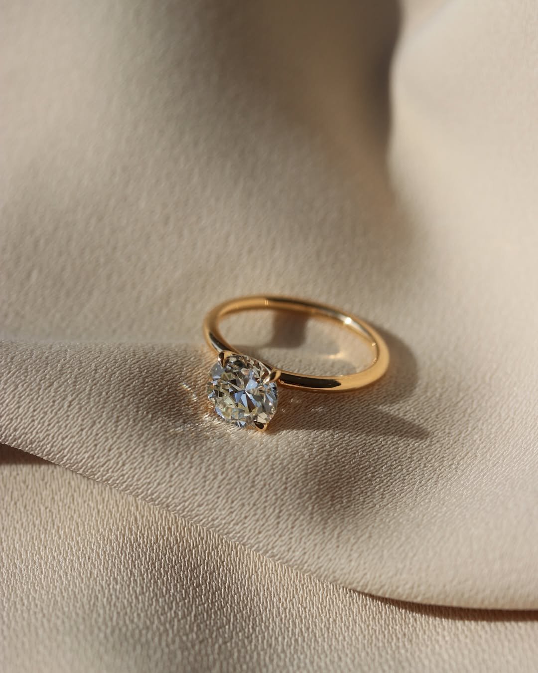 Golden Round Solitaire 