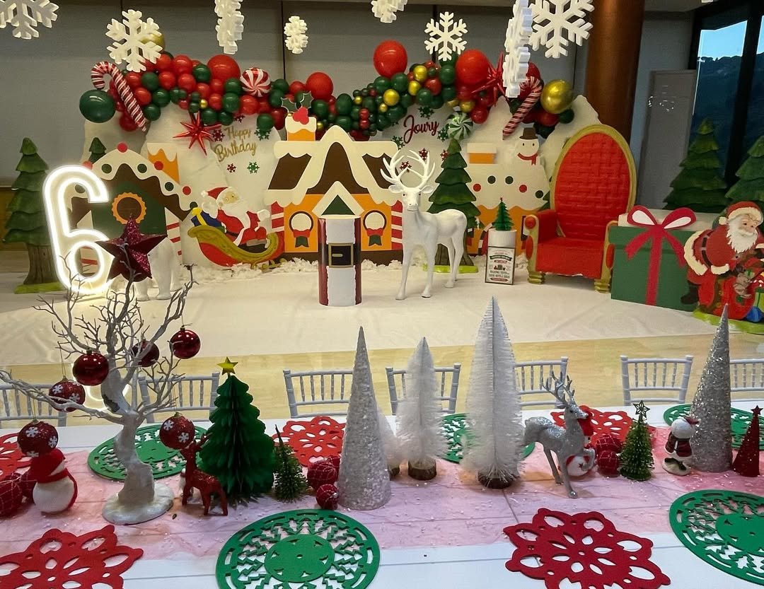  Holiday Village Scene