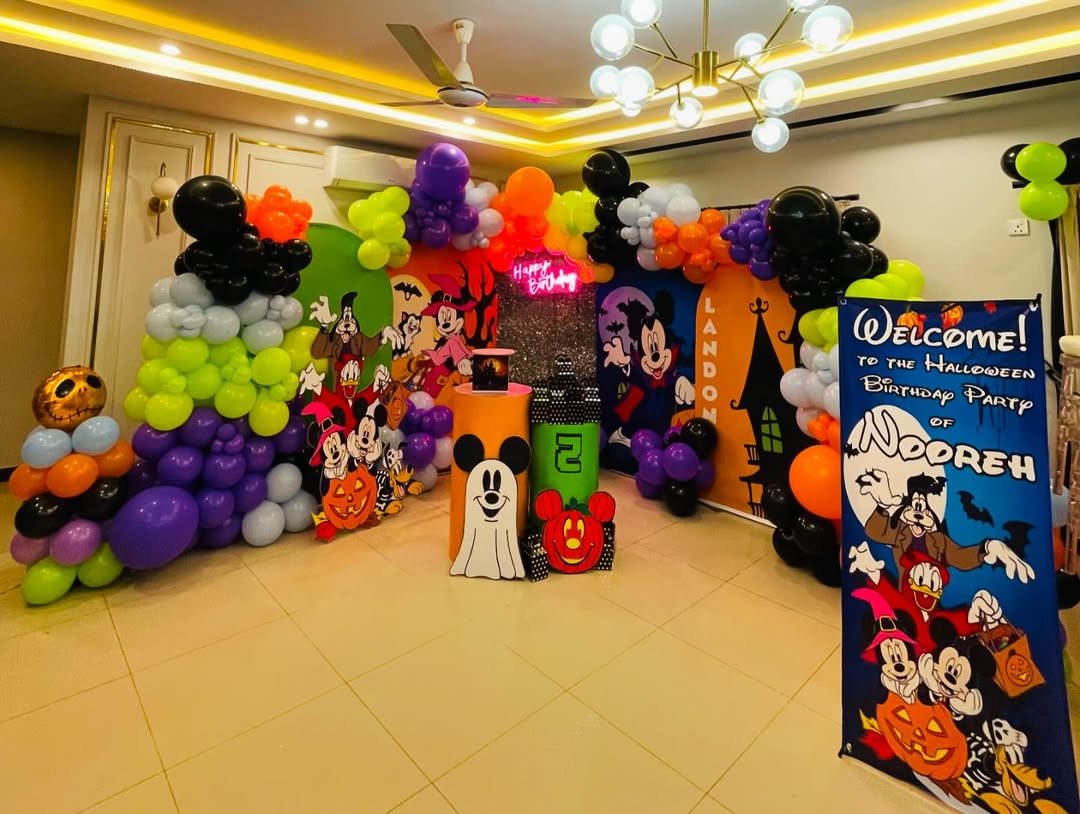  Mickey’s Haunted Celebration 