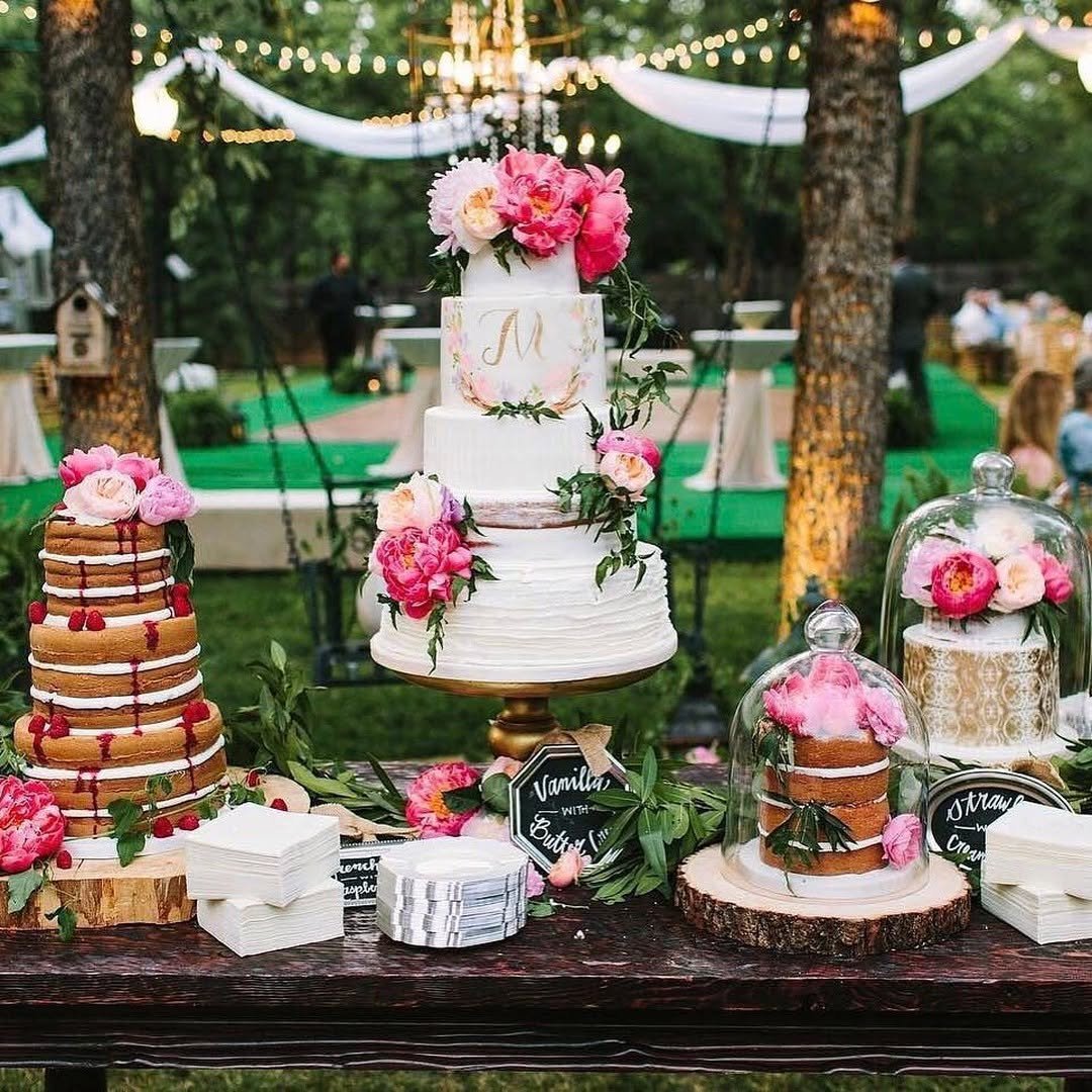  Outdoor Floral Cake Spread 