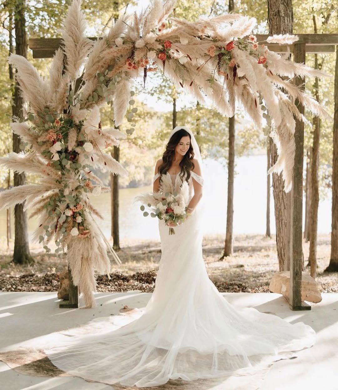 Pampas Archway Elegance 