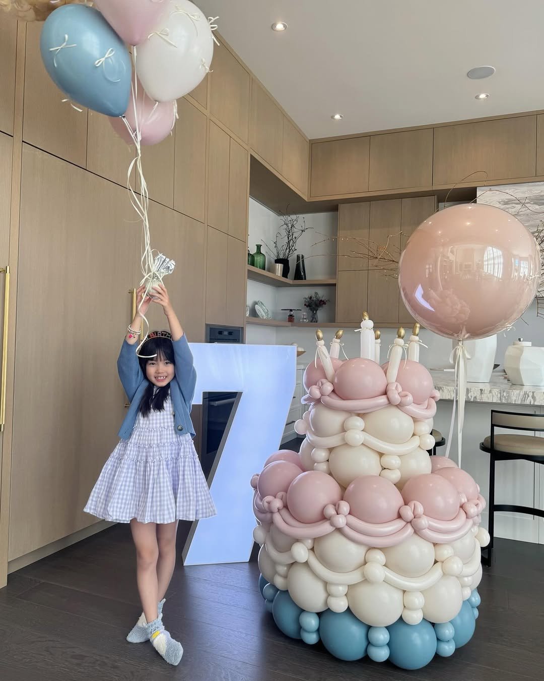 Pastel Balloon Cake