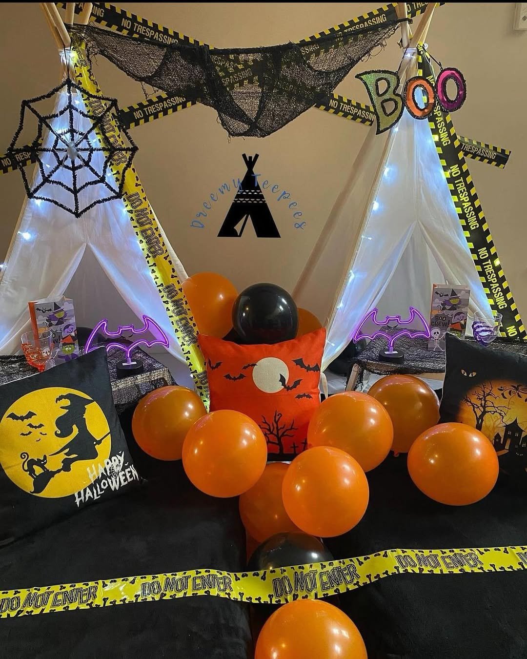  Trick-or-Treat Den 