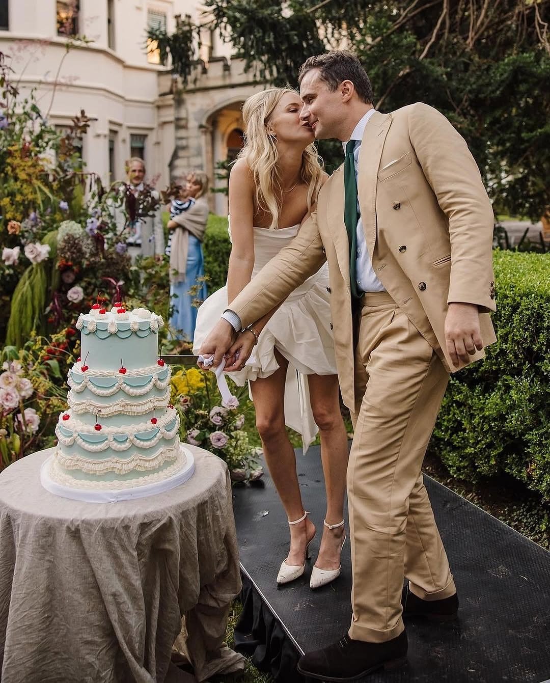 Whimsical Cake Moment 