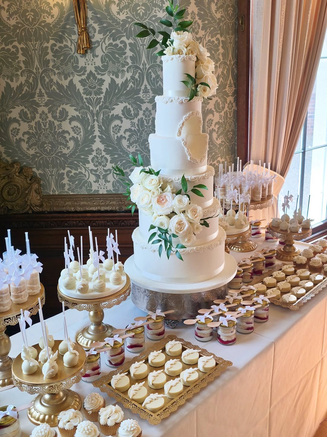 White & Gold Grandeur