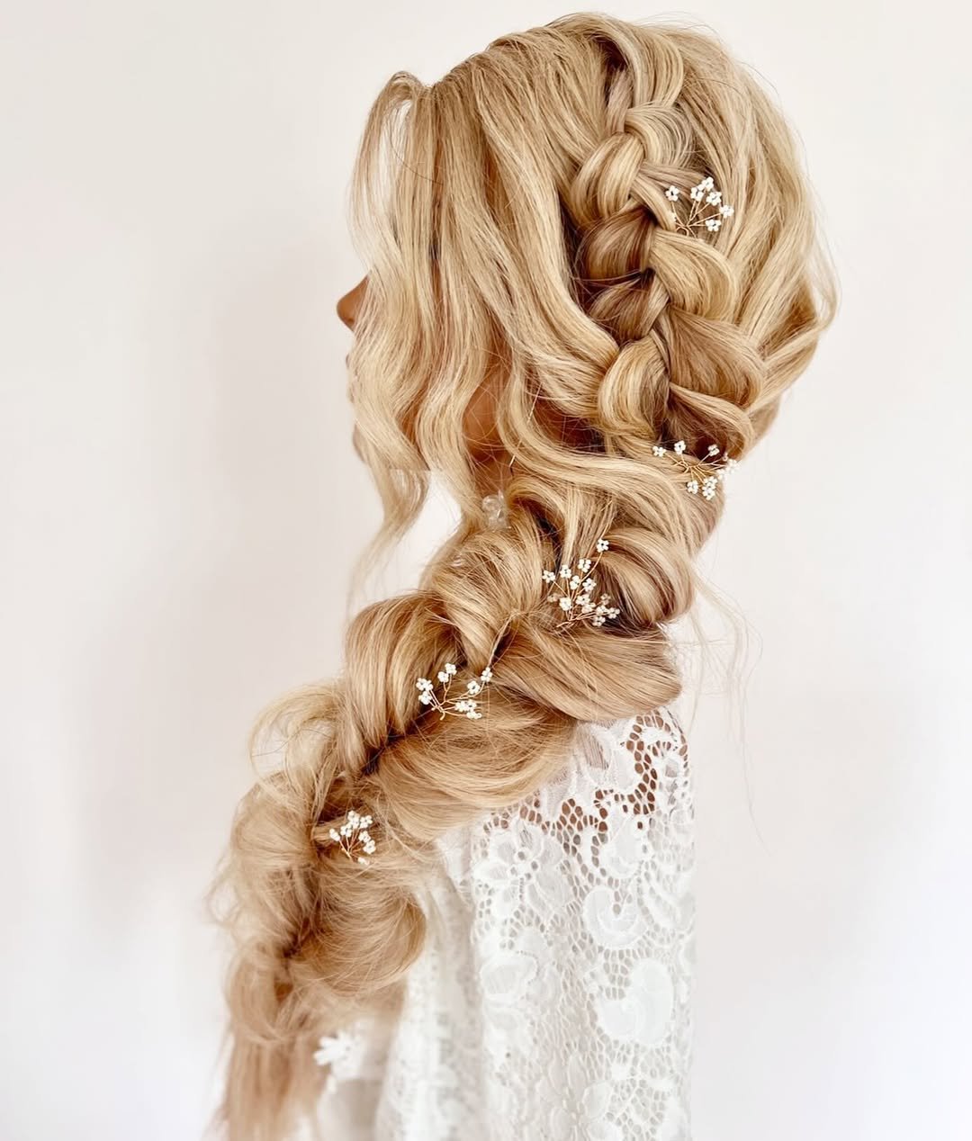 Blossomed Braid of Dreams