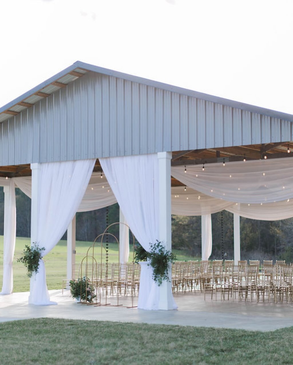 Breezy White Elegance 