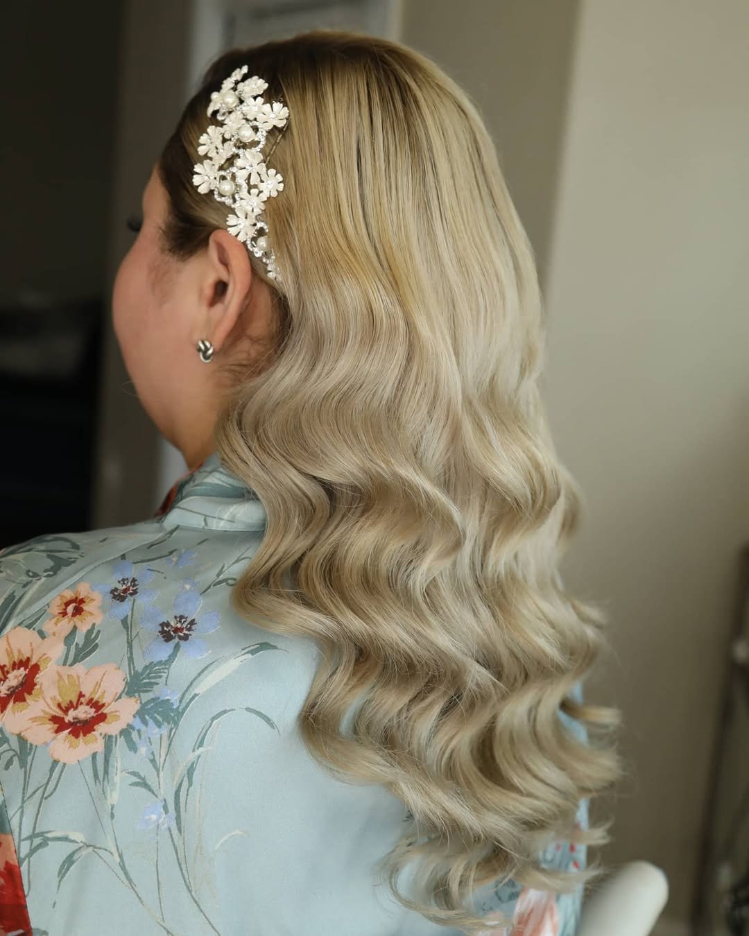 Classic Waves with Modern Grace