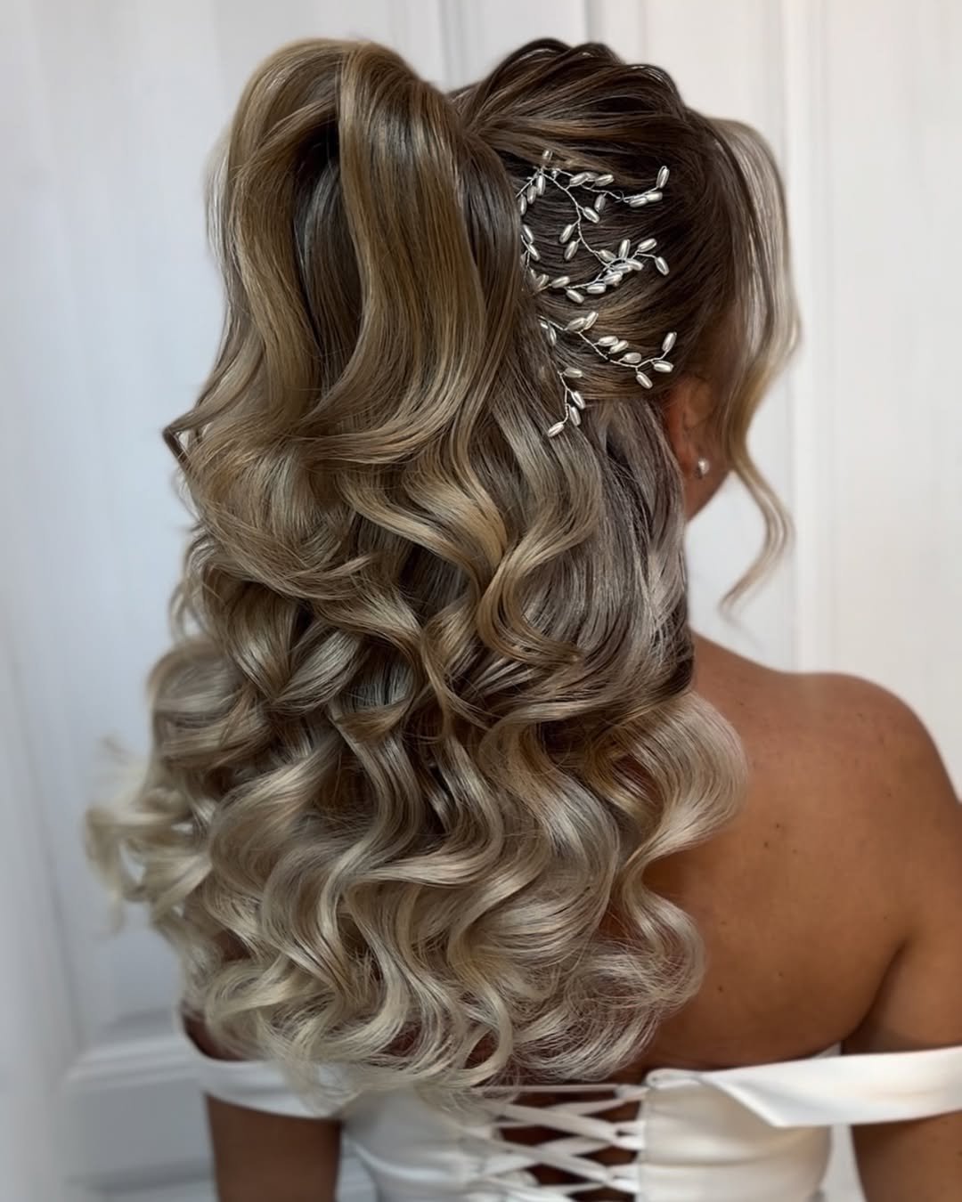Glamorous Curls with Lift