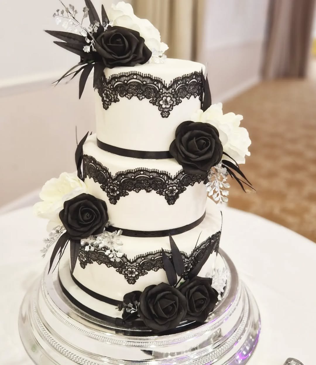  Lace & Roses Statement 
