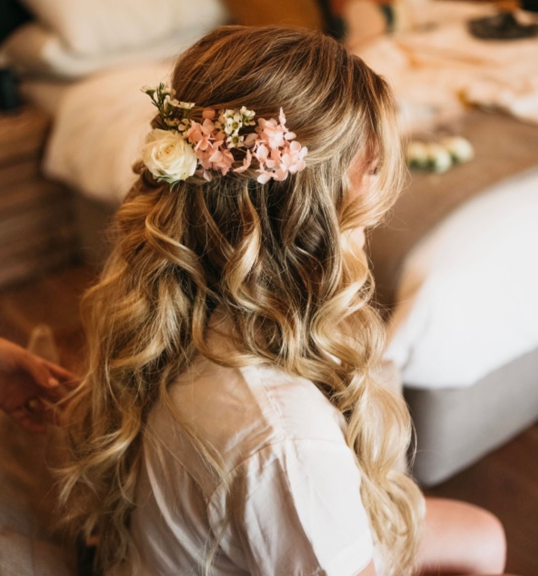 Lakeside Floral Knot