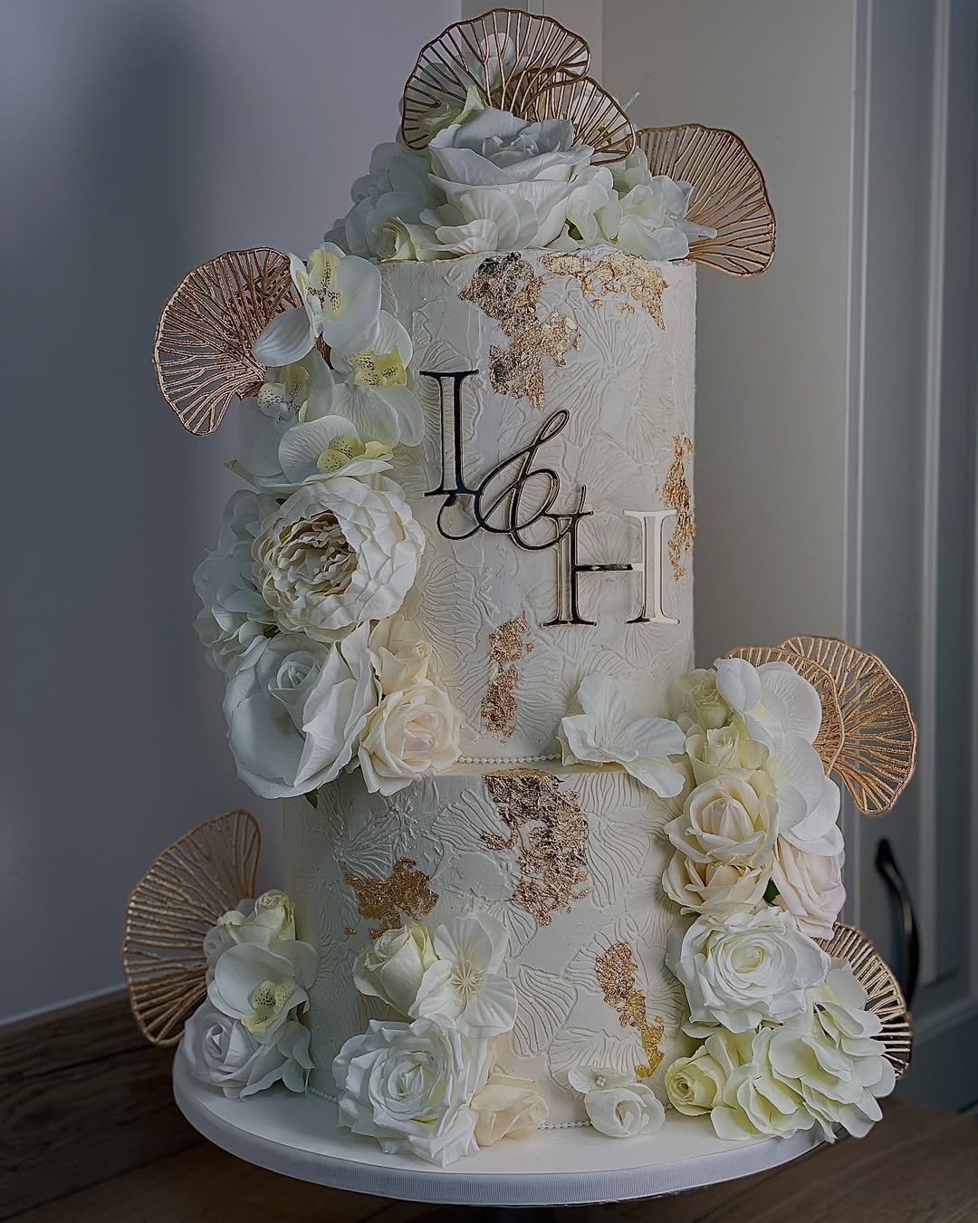 Luxe White & Gold Texture