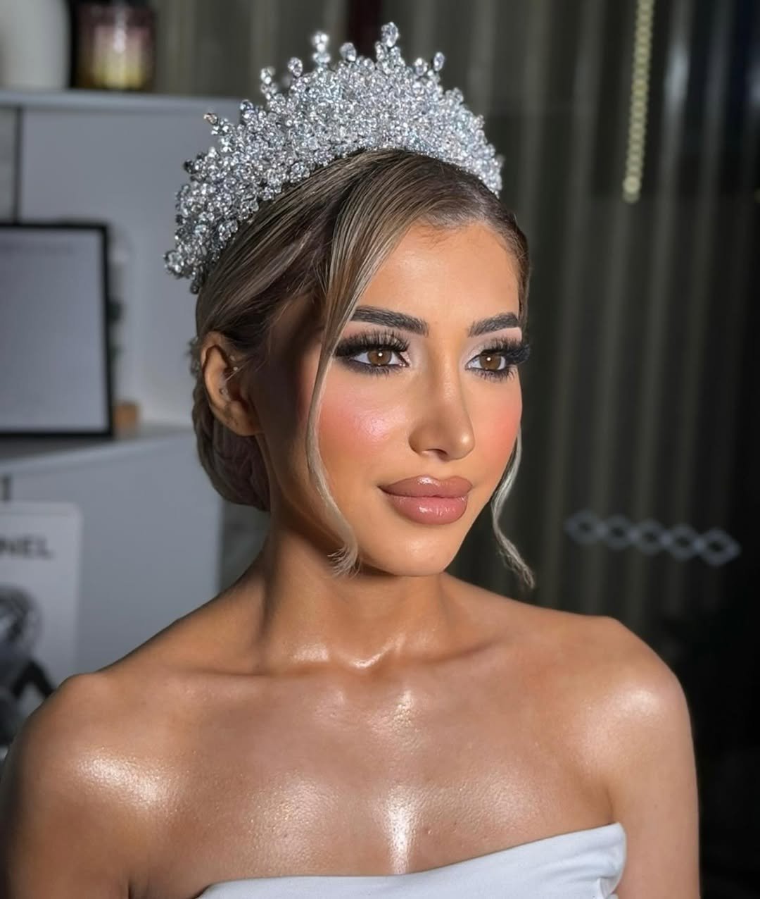 Modern Glamour Bride 