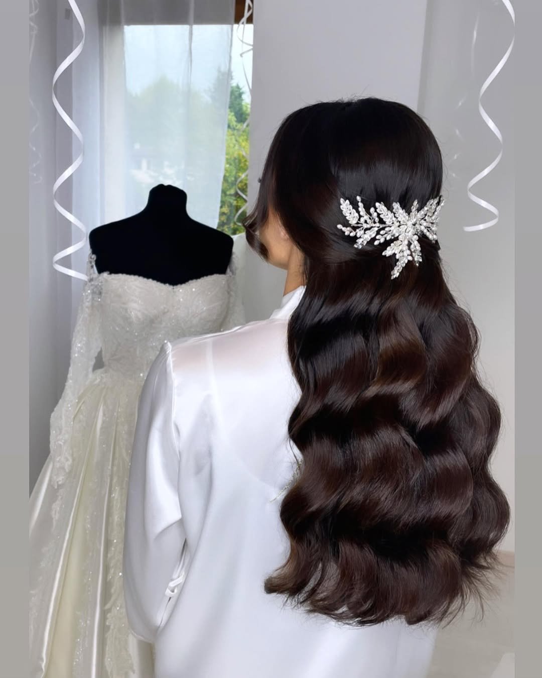 Radiant Crystal Waves