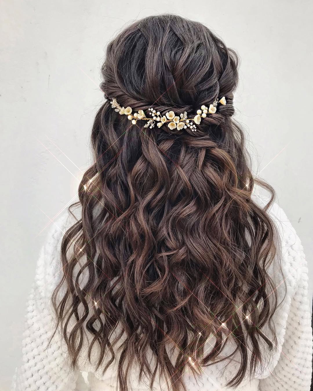 Romantic Waves with Floral Gold 