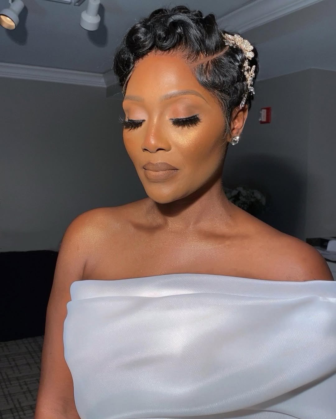 Sculpted Retro Waves