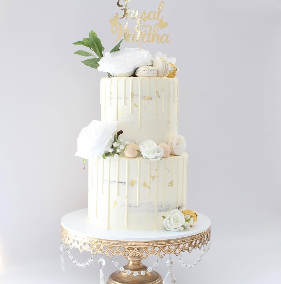 White & Gold Elegance 