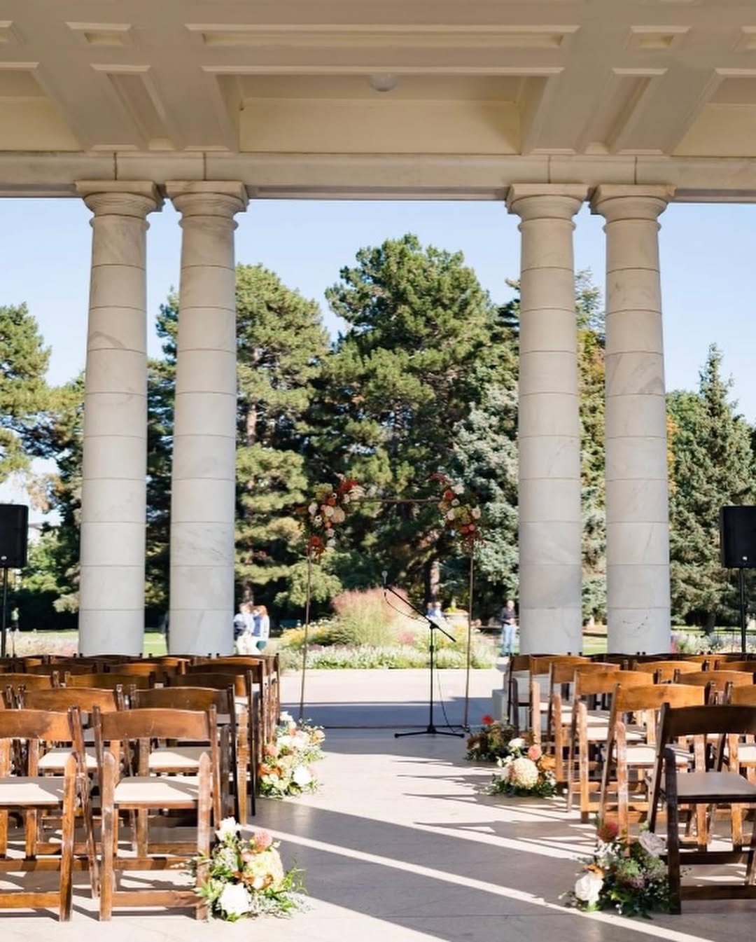  Colonnade Garden Aisle 
