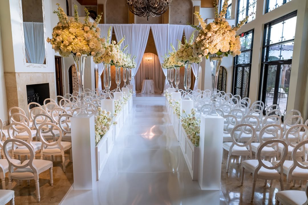 Luxe White Aisle Grandeur 