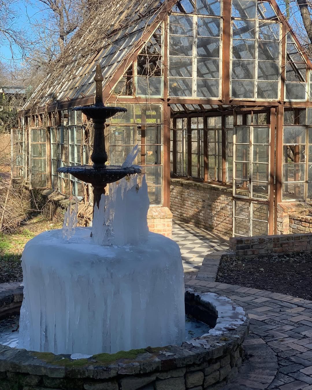 Secret Greenhouse Escape 